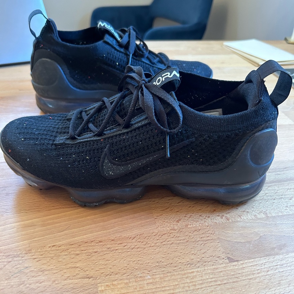 Nike Air Size 8 Black sneakers